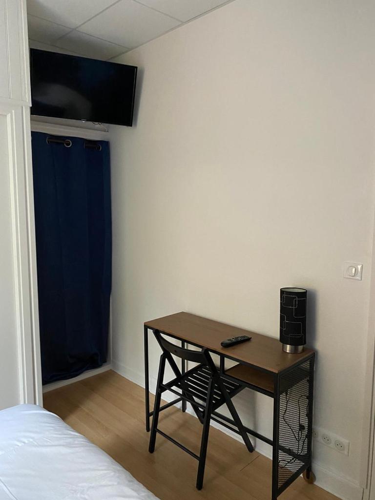 Hotel La Bonne Hotesse Chambon-sur-Lac Δωμάτιο φωτογραφία